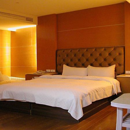 Zaw Jung Business Hotel Tajcshung Kültér fotó